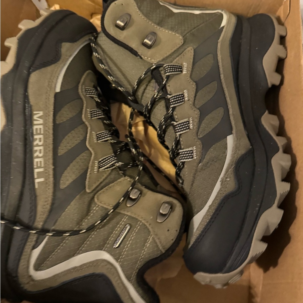 Merrell Men's Green and Black Hiking Boots